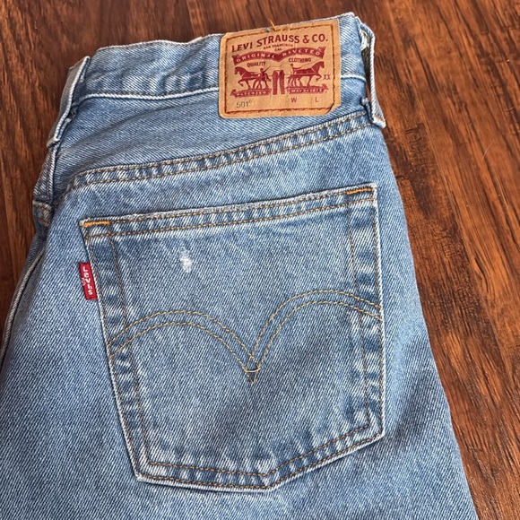 Almost new Levi’s - Picture 4 of 4